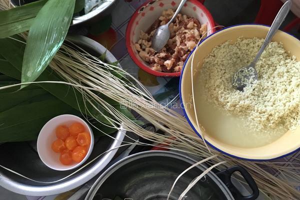 蛋黄肉粽的做法图解4