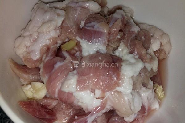 韭菜苗炒肉片的做法图解2