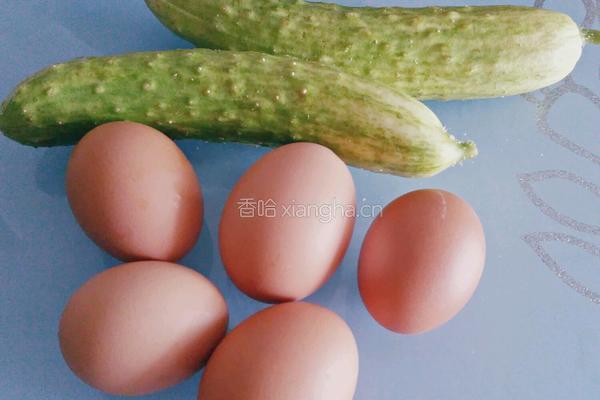 黄瓜鸡蛋素馅饺子的做法图解1