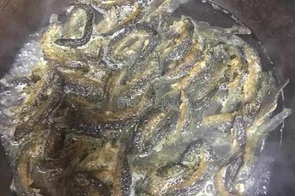 酸豆角炒泥鳅的做法图解1