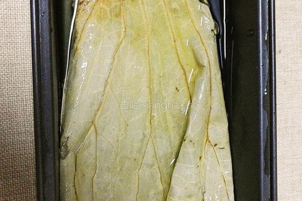 荷叶粉蒸五花肉的做法图解2