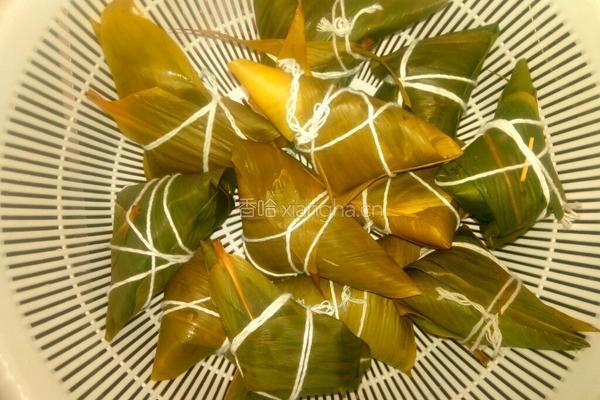 腊肉香菇土豆粽的做法图解7