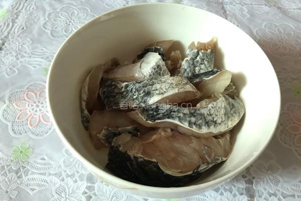 水煮酸菜鱼的做法图解1