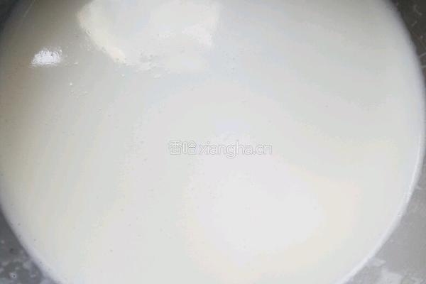 油桃炖牛奶的做法图解3