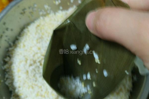 蛋黄肉粽的做法图解12