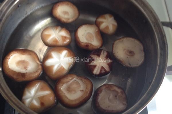 双菇鲫鱼汤的做法图解8