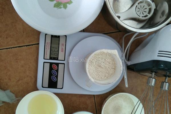 电饭锅蛋糕的做法图解1