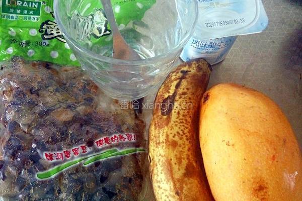 芒果香蕉酸奶的做法图解1