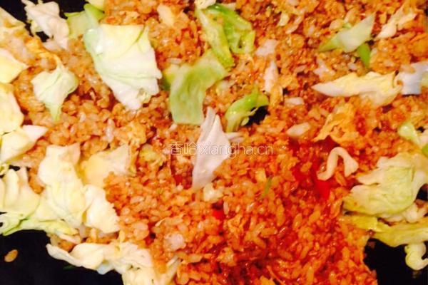 酱油炒饭的做法图解1