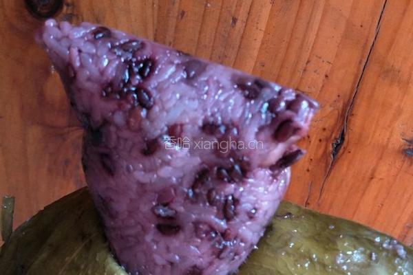 红豆黑米肉粽的做法图解8