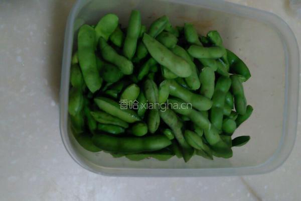 香辣毛豆的做法图解1