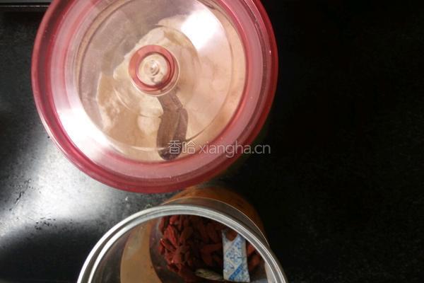 枸杞牛奶的做法图解1
