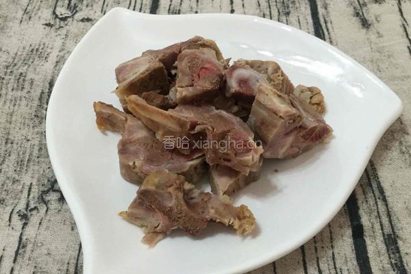 芹菜粉葛咸骨粥的做法图解4
