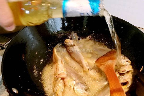 咸菜炖黄鱼的做法图解4