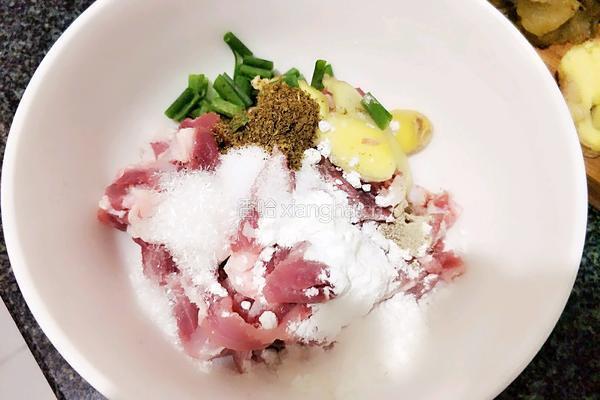 酸菜肉丝面的做法图解3