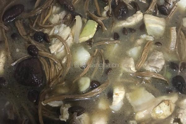 茶树菇五花肉的做法图解3