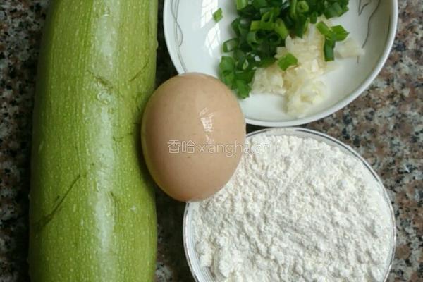 西葫芦鸡蛋饼的做法图解1