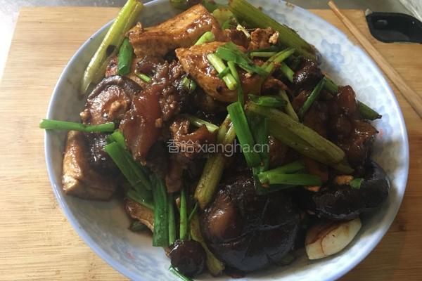 酱牛肉烧豆腐时蔬