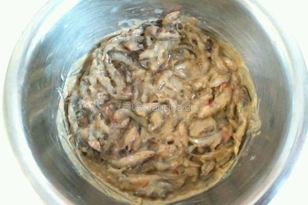 小鱼炖豆芽的做法图解3