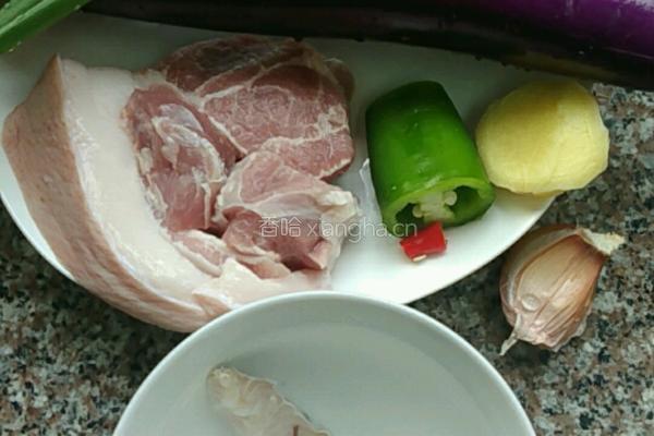 梅香肉沫茄子煲的做法图解1