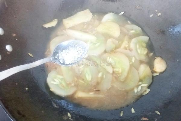 西葫芦炒鸡蛋的做法图解6
