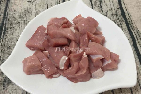 胎菊枸杞无花果炖瘦肉汤的做法图解2