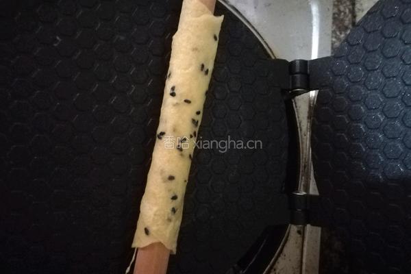 自制芝麻蛋卷的做法图解5