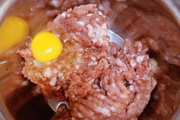 猪肉葱花馅饼的做法图解1