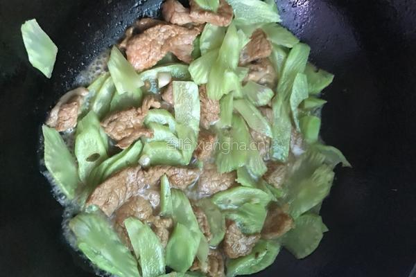 莴笋炒肉的做法图解5