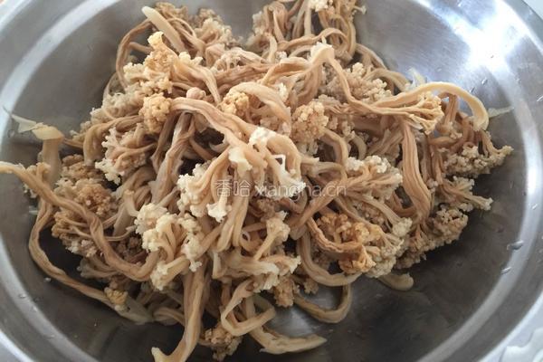 花菜干烧肉的做法图解1