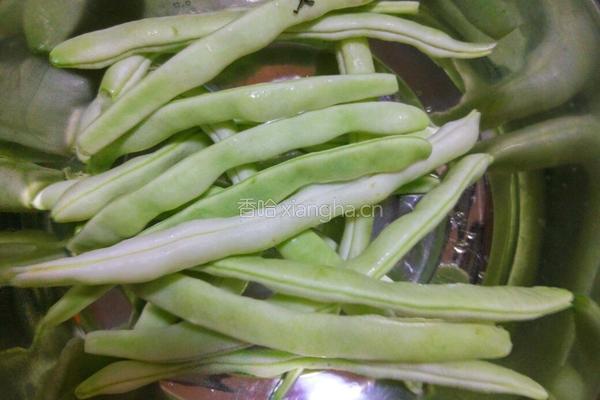 美味豆角花生米的做法图解1