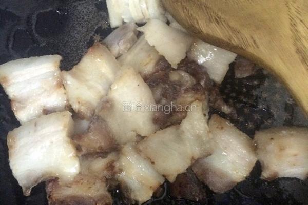 五花肉炒韭菜的做法图解3