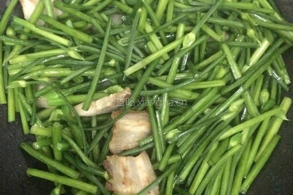 五花肉炒韭菜的做法图解4