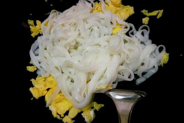 鸡蛋炒河粉的做法图解4
