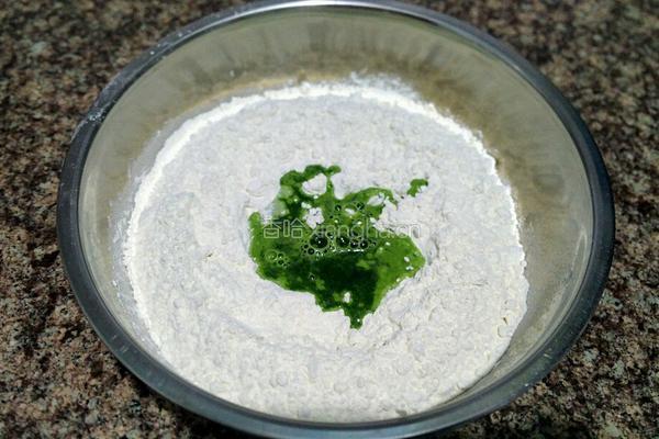 菠菜手擀面的做法图解3