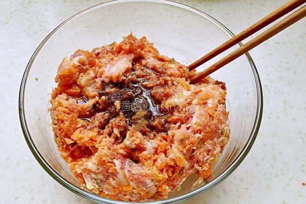 猪肉胡萝卜馅馄饨的做法图解4