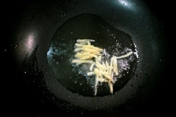 草菇炒肉的做法图解4