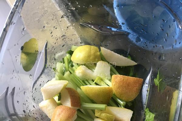 香梨芹菜汁的做法图解7