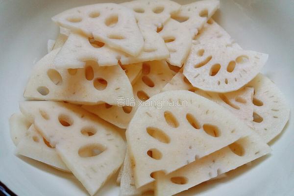 凉拌木耳藕片的做法图解1