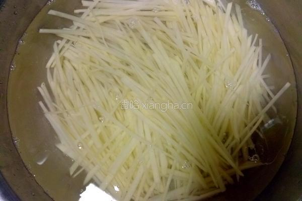酸辣土豆丝的做法图解2
