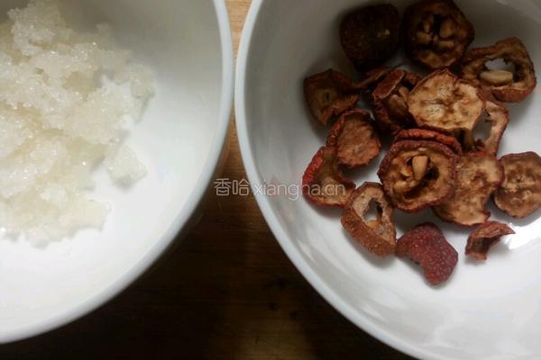 糖渍山楂片的做法图解1