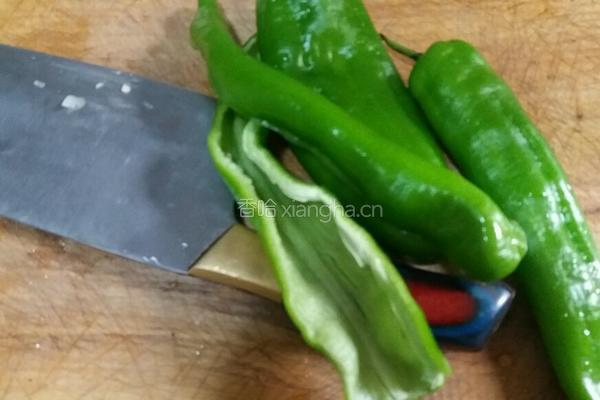 鸡蛋炒尖椒的做法图解1