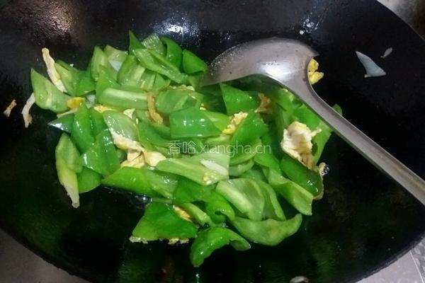 鸡蛋炒尖椒的做法图解4