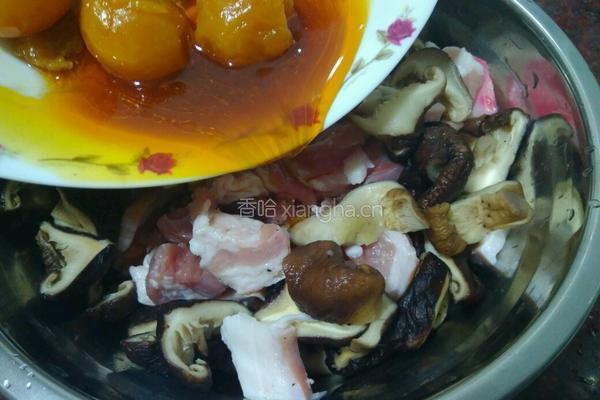 香菇咸蛋黄肉粽的做法图解9