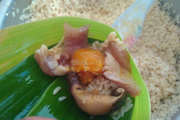 香菇咸蛋黄肉粽的做法图解16