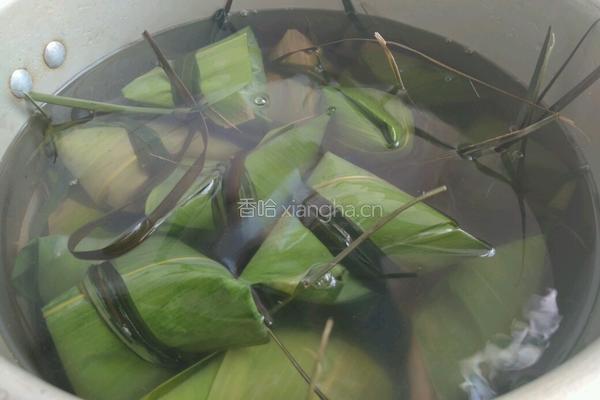 香菇咸蛋黄肉粽的做法图解23