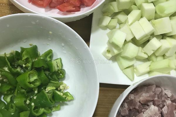 茄子肉丁面的做法图解1