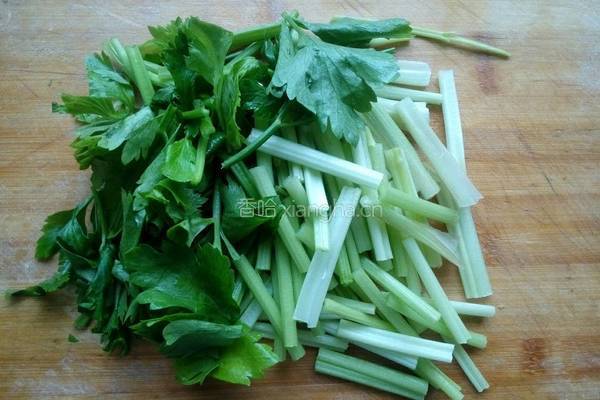 土豆丝炒芹菜的做法图解6