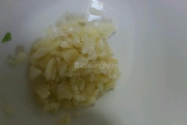 炝拌圆白菜粉丝的做法图解2