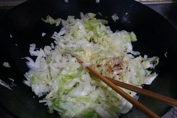 炝拌圆白菜粉丝的做法图解4